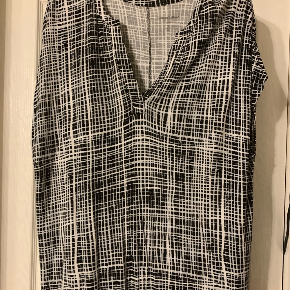 This blouse is long. Size 22/24
